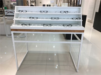 Table blanche personnalisée pour lunettes de soleil, présentoir de luxe à plusieurs niveaux avec cadre métallique, pour magasin optique