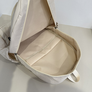 Zaino Casual Unisex Leggero in Nylon, Capacità 20L, Design Ergonomico, Colore Unico, Impermeabile in Poliestere con Chiusura a Cerniera - Product Image 4