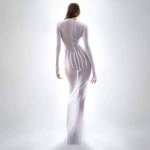 Robe de maternité en maille transparente à manches longues, respirante, coupe ajustée, longueur ras du sol, design effet perspective - Product Image 2