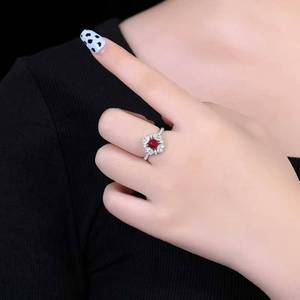 Anillo de Oro Blanco de 18K con Rubí Natural Corte Cojín, Color Sangre de Pichón, Sin Calentar, 1.3ct, 72 Diamantes, Anillo de Compromiso y Boda para Mujer - Product Image 5
