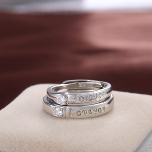 Anello Minimalista con Lettera Incisa, Gioiello Unisex alla Moda per Uso Quotidiano - Product Image 6