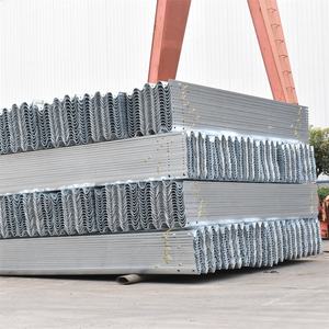 Barandilla de Seguridad de Tres Vigas con Diseño de 3 Ondas para un Mayor Nivel de Seguridad en Puentes y <span class=keywords><strong>Curvas</strong></span> <span class=keywords><strong>Peligrosas</strong></span> - Product Image 1