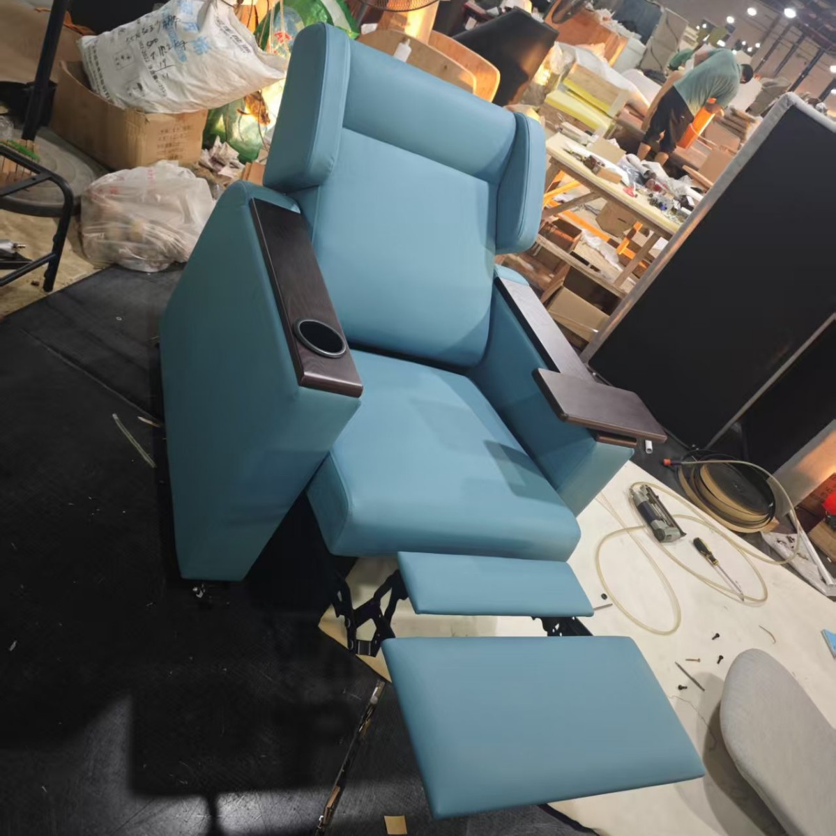 Modèle de petite table électrique