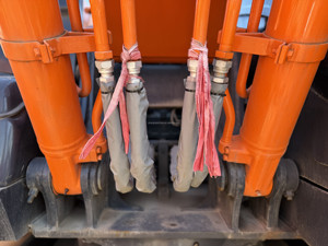 حفارة هيتاشي ZX210 مستعملة بحالة جيدة وطلاء أصلي، جاهزة للعمل - Product Image 3