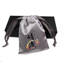 Sacs en satin personnalisés avec cordon de serrage, pochettes anti-poussière douces et réutilisables, emballage imprimé en sérigraphie pour chapeaux, chaussures, sacs à main, perruques