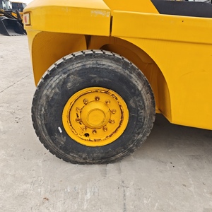 Chariot élévateur diesel d'occasion Komatsu 20T - Performances optimales, mât à deux étages, matériel de construction tout-terrain - Product Image 6