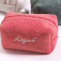 Sac de maquillage élégant ultra-léger en peluche brodé avec des lettres, grande capacité, minimaliste, portable, sac cosmétique, cadeau pour demoiselle d'honneur