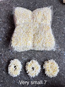 Guirnaldas de Flores Artificiales de Plástico Blanco y Amarillo, Ligeras, Reutilizables, de Alta Calidad, para Uso en Interiores, Recuerdos para Fiestas - Product Image 4