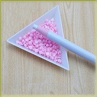 Plateaux de tri pour nail art et pierres dentaires, en plastique noir, rose, bleu, forme triangulaire, avec compartiments pour strass en vrac