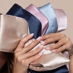Masque de sommeil en soie de luxe 100 % surdimensionné, ajustable, avec logo personnalisé pour l'été - Product Image 4