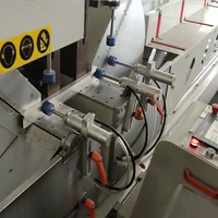 DELTA CNC Contrôlé par CNC 90 °   45 °   67.5 °   Machine de découpe à double tête pour profilés en aluminium