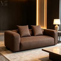 Canapé de luxe à assise profonde et arrondie, fauteuil en tissu marron de haute qualité, canapé moderne minimaliste pour salon avec coussins assortis