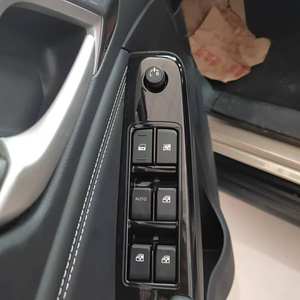 Camion de remorquage à plateau plat diesel ISUZU 700P d'occasion - Équipé d'<span class=keywords><strong>équipements</strong></span> de sauvetage de dépanneuse, excellent état - Product Image 4