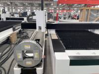 Machine de découpe laser CNC à fibre à prix imbattable pour tuyaux, tubes carrés et tôles métalliques