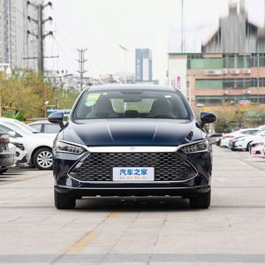 Byd Qin PLUS DM-i 2024 Honor Edition 55km Leading Grey Adult 4 puertas 5 asientos Plug-In Hybrid New Energy Vehicle - Product Image 1