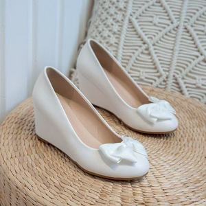 Sandalias de Plataforma con Punta en Pico y Lazo, Color Claro, Cómodas, Transpirables, Elegantes y Casuales para Primavera/Verano - Product Image 3