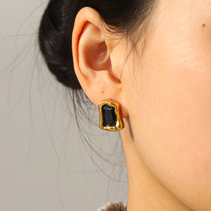 Boucles d'oreilles clous irrégulières en acier inoxydable plaqué or 18 carats avec diamants de laboratoire, anti-ternissement, <span class=keywords><strong>pour</strong></span> femmes - Vente en gros H&C - Product Image 3