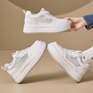 รองเท้าผ้าใบตาข่ายสีขาวสำหรับผู้หญิง รุ่นใหม่ประจำฤดูร้อนปี 2026 รองเท้าผ้าใบพื้นหนาแบบสวม ดีไซน์ทันสมัย ใส่ได้หลากหลายโอกาส - Product Image 4