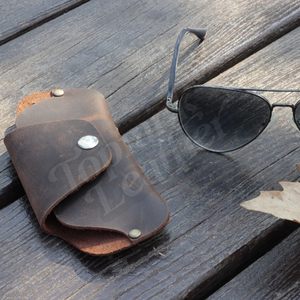 Étui à lunettes en cuir véritable, couleur café, semi-rigide, à fermeture à pression, pour les voyages en plein air - Product Image 2