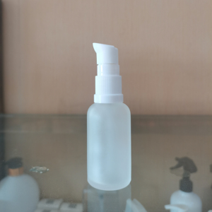 5ml 10ml 15ml 20ml 30ml 50ml <span class=keywords><strong>100ml</strong></span> rõ ràng hổ phách Sương Trắng mờ tinh dầu nhỏ giọt điều trị nền tảng Kem chai thủy tinh - Product Image 1