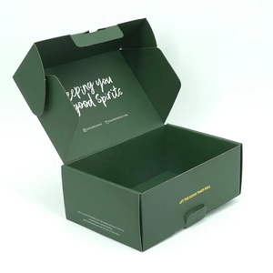 Caja de envío de correo corrugado en relieve impreso personalizado del fabricante OEM Embalaje de papel postal de cartón de color para prendas de vestir