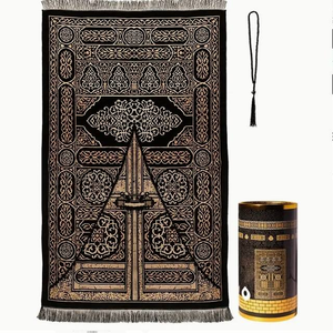 <span class=keywords><strong>Tapis</strong></span> <span class=keywords><strong>de</strong></span> <span class=keywords><strong>Prière</strong></span> Musulman <span class=keywords><strong>de</strong></span> Luxe avec Tasbih et Coffret Cadeau pour Femme et Homme à l'occasion du Ramadan – Ensembles Cadeaux Islamiques - Product Image 1