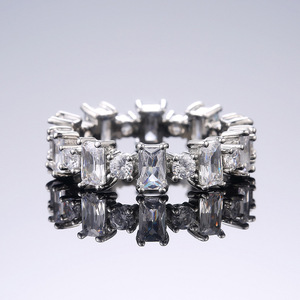 Simpatico anello con pietra quadrata per donna, design con intarsi scintillanti, gioielli alla moda per tutti i giorni - Product Image 6