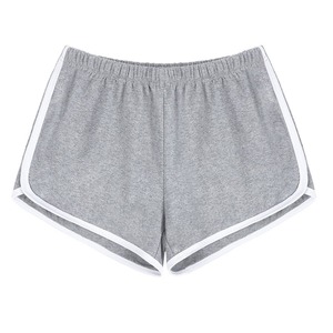 Short de course pour femmes, noir avec bordure blanche, taille élastique, vêtements de sport pour la remise en forme, l'exercice, le yoga et les activités de plage - Product Image 4