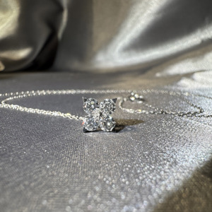 Collar con Colgante de Diamantes de Oro Sólido de 18K para Mujer, Joyería Fina Inspirada en el Trébol de Cuatro Hojas con Diamante de Laboratorio - Product Image 3