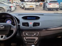 SM3 2015 BLANC, berline compacte à essence, bon rendement énergétique, sièges chauffants, voiture économique