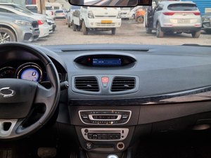 Auto Blanco 2015, Sedán Compacto de Gasolina, Buen Rendimiento de Combustible, Asientos con Calefacción, Auto Económico - Product Image 6