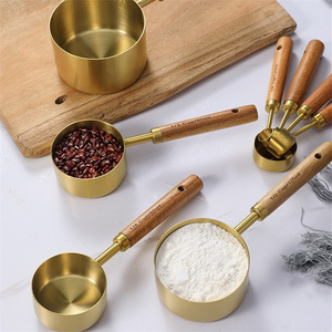 ชุดถ้วยตวงทองคำ 8 ชิ้น และชุดช้อนตวงพร้อมด้ามจับไม้หอม สำหรับทำอาหารและอบขนม - Product Image 6