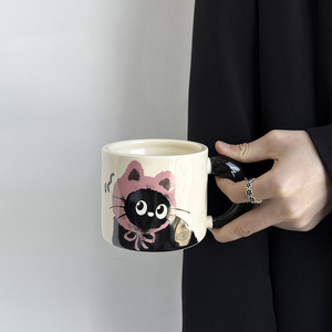 Taza de Café de <span class=keywords><strong>Porcelana</strong></span> con Diseño de Gato Adorable BloomSip, 350 ml, Apta para Alimentos, Uso en Cafeterías, Venta al por Mayor, Kawaii, con Logotipo Personalizado, Sostenible - Product Image 1