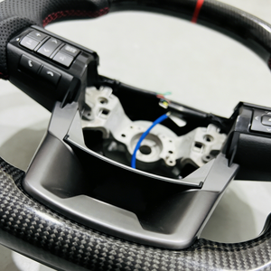 Volant en fibre de carbone sergé personnalisé adapté aux Hilux, Fortuner, Real Innova GR, avec cuir perforé - Product Image 5