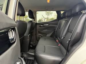 Nissan <span class=keywords><strong>Qashqai</strong></span> 2.0L Euro V d'<span class=keywords><strong>occasion</strong></span>, modèle <span class=keywords><strong>2016</strong></span>, édition Elite, transmission CVT, traction avant, construit en 2015, un seul propriétaire, titre propre, bien entretenu - Product Image 5