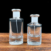 Flacon pulvérisateur vide unique 30ml 50ml, flacon de parfum en verre de luxe personnalisé, nouveau design carré, fond épais, avec bouchon pulvérisateur