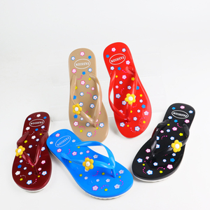 รองเท้าแตะผู้หญิงรองเท้าฟลิปฟล็อปแฟชั่นดีไซน์ใหม่ - Product Image 1