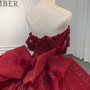 Robe de Quinceañera de luxe Lsmc25-Pz rouge bordeaux, robe de bal en tulle scintillant, corset perlé, drapé, orné de strass et de fleurs 3D - Product Image 5