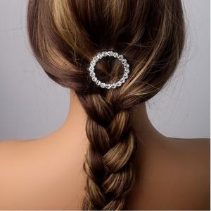 Pince à cheveux géométrique circulaire en alliage pour femme, élégante et simple, avec strass, design semi-attaché, pour mariage/anniversaire - Product Image 1