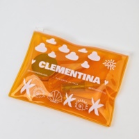 Pochette en PVC orange avec fermeture éclair coulissante, personnalisable avec logo de marque, pour le rangement de produits de toilette et cosmétiques de voyage