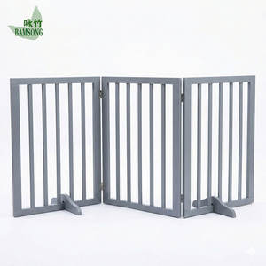 Barrière autoportante moderne en bois pour animaux de compagnie avec porte à bouton, clôture de sécurité pour chiens et chats, séparateur de pièce domestique, barrière de sécurité pour enfants - Product Image 1