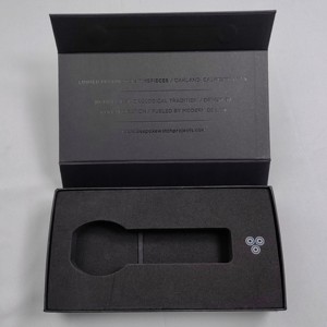 High Quality Recycled Materials Custom Rigid Gift <b>Boxes</b> Clear Window Magnetic Lid Embossing Custom Logo Transparent Packaging - Product Image 5