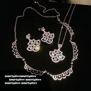 قلادة حجر كريم إيطالية على شكل شجرة كرمة مع حلية سنجاب وبيضة حمام، طقم أقراط زركون من سوثيبز، مطلي بالذهب من النحاس بتصميم عتيق - Product Image 5