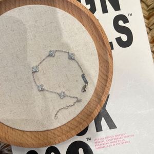 Bracelets et joncs Dylam Fashion au design élégant, en argent fin 925, avec chaîne à maillons et pendentif trèfle à quatre feuilles en moissanite étincelante D VVS1 - Product Image 5