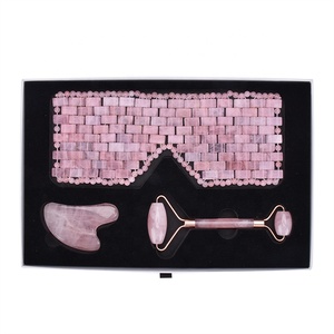 Set de 3 en 1 de Máscara de Ojos de Cuarzo Rosa al por Mayor, Masajeador de Ojos de Piedra Natural de Jade, Rodillo de Jade y Gua Sha para Masaje Facial - Product Image 1