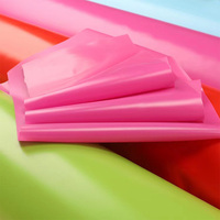 Rouleau de film PVC brut pour imperméables, épaisseur personnalisée, film plastique PVC transparent coloré imperméable pour matériaux composites de vêtements