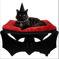 Lit pour chat en bois en forme de chauve-souris gothique avec coussin en peluche et tapis à gratter en sisal pour la collection d'animaux d'Halloween