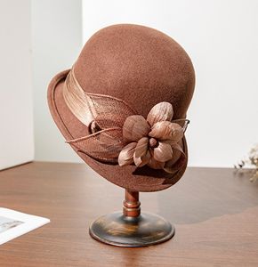 หมวกทรงสูงปีกม้วนขนาดเล็ก รุ่น A120605 วินเทจ ลายดอกคามิลเลีย ทำจากผ้าขนสัตว์ สำหรับงานเลี้ยง งานพิธีการ งานแต่งงาน ใช้ได้ทุกฤดู ประดับด้วยดอกไม้ - Product Image 4