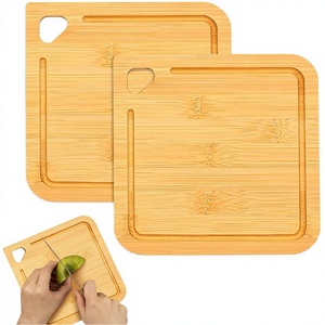 Planche à découper en bambou petite taille Bridge Jessica avec rainure pour jus |   Mini planches à découper 7x7 pouces, 1,5 cm d'épaisseur, réutilisables pour fruits et bébés - Product Image 2