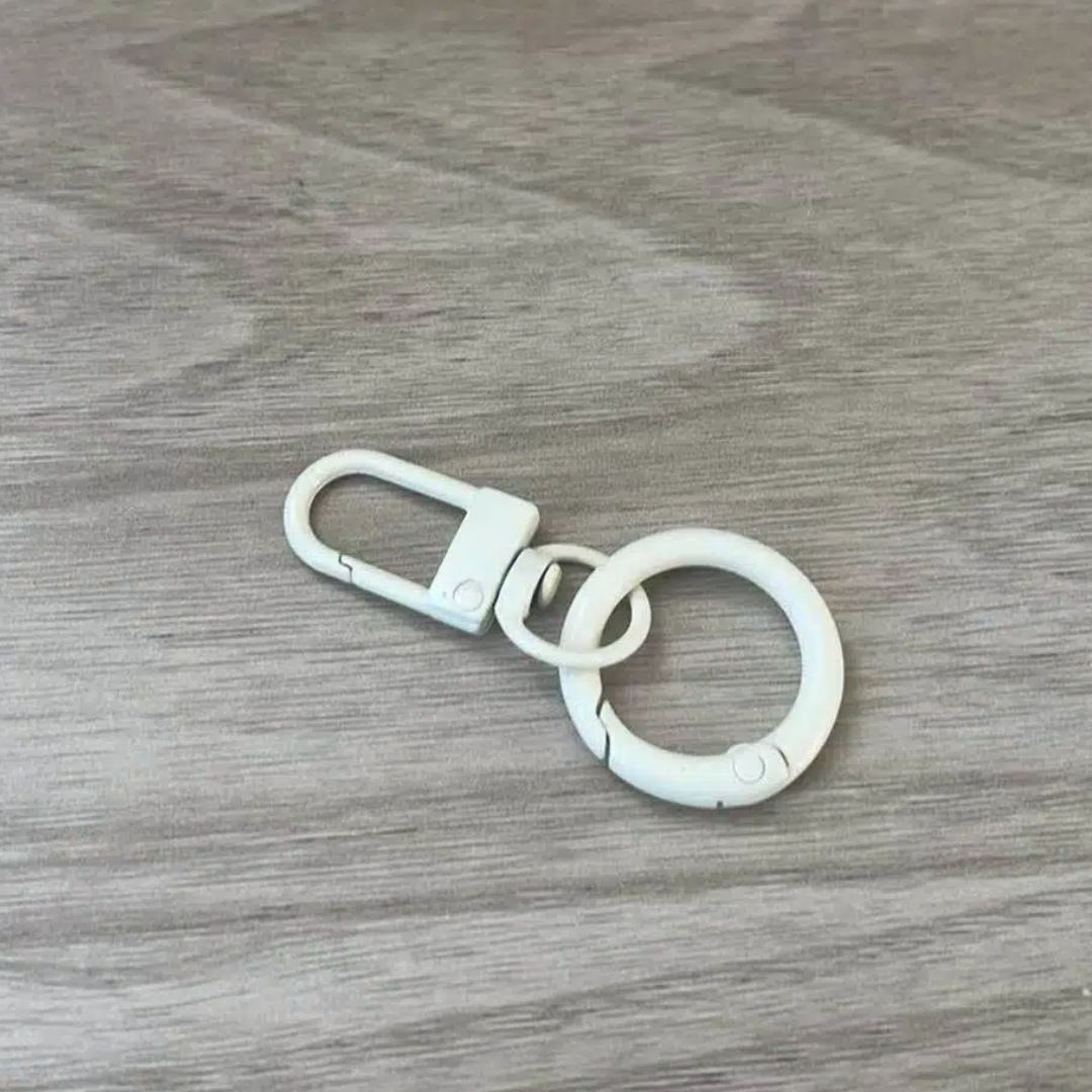 Off-white (environmentally friendly)